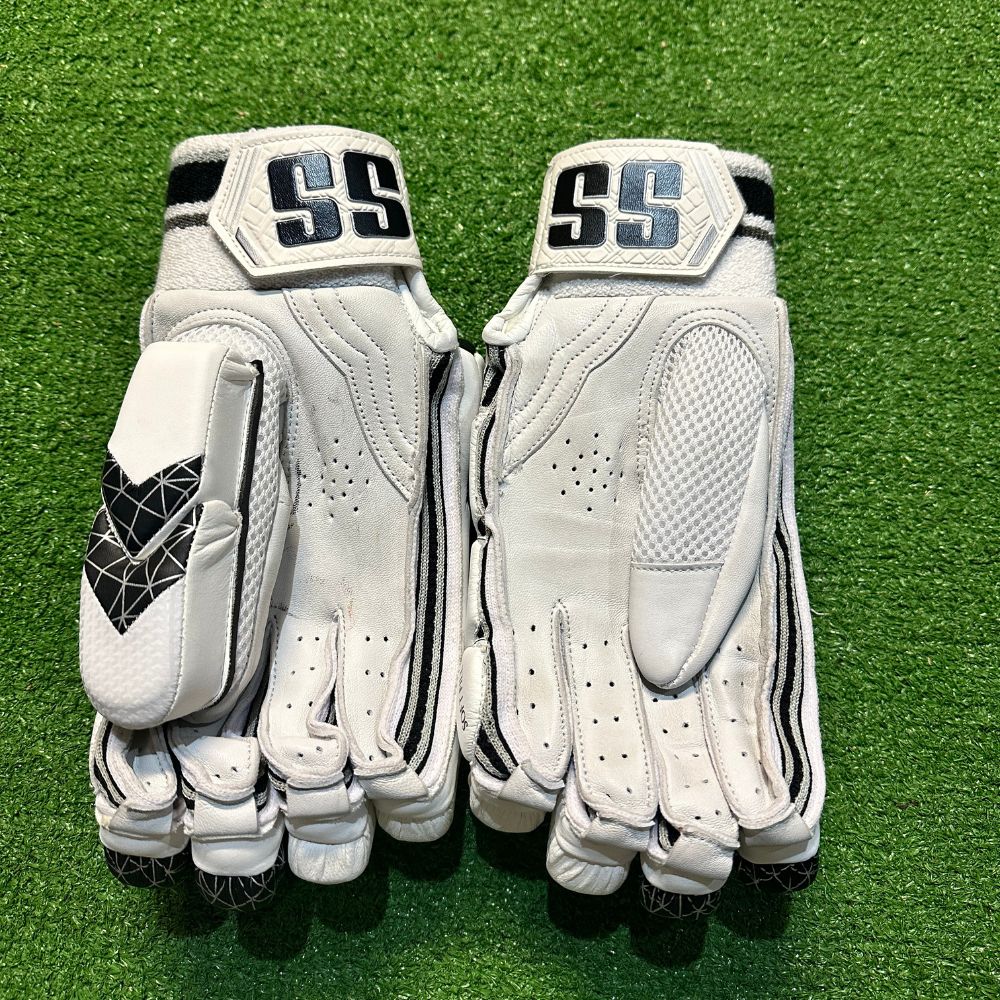 ss-matrix-batting-gloves-3