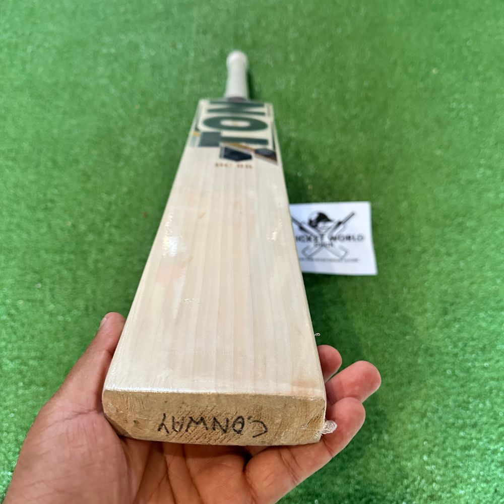 ss-devon-conway-player-edition-english-willow-bat-4