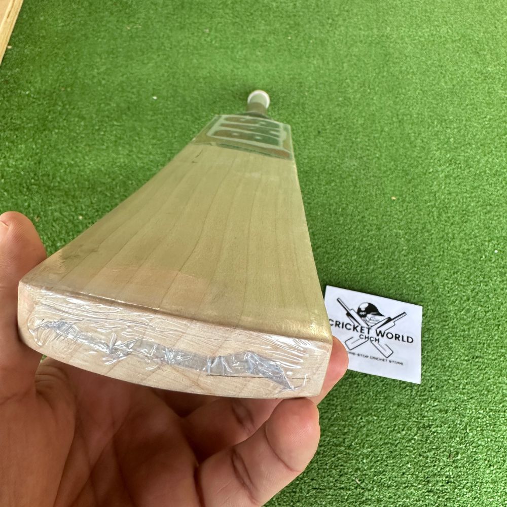 bas-bow-20-20-grade-1-english-willow-cricket-bat-4